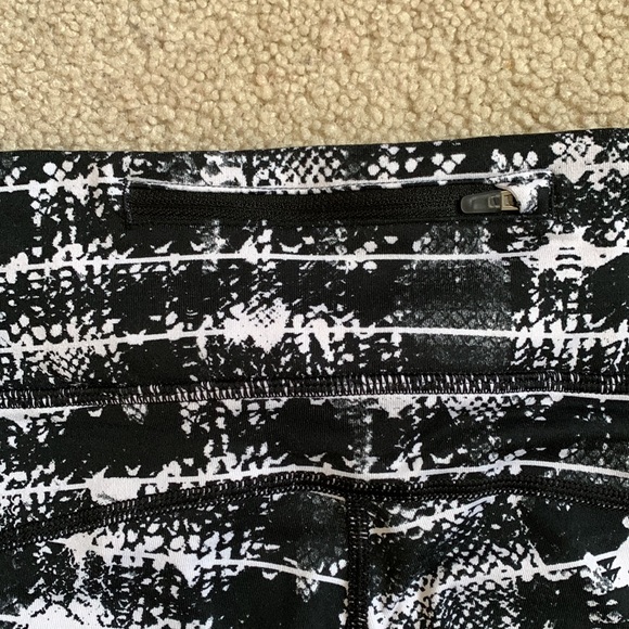 Nike Epic Run Tight Fit Crop Leggings - Picture 3 of 4